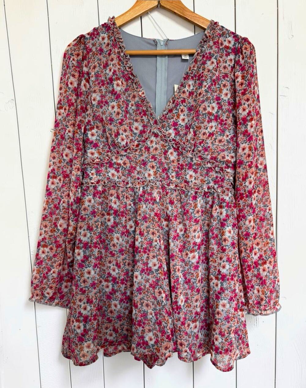 NWT Mi Ami Women's Floral Ruffle Long Sleeve Romper Size M Romantic Feminine
